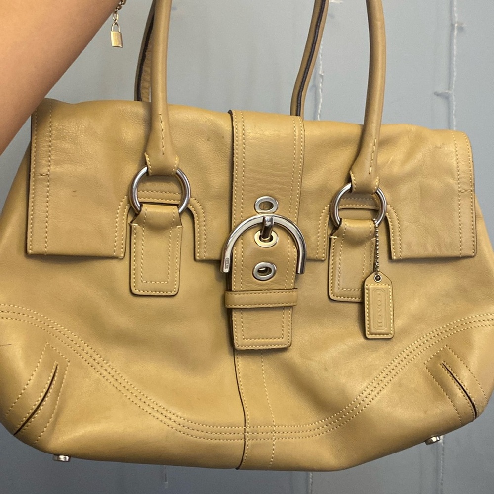 COACH HANDBAG